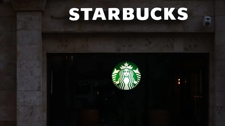 Starbucks’tan şok karar: Yüzlerce çalışan işten çıkarılıyor!